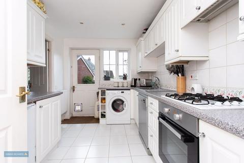 10 Baileys Gate, Cotford St Luke, Taunton, TA4 1JE