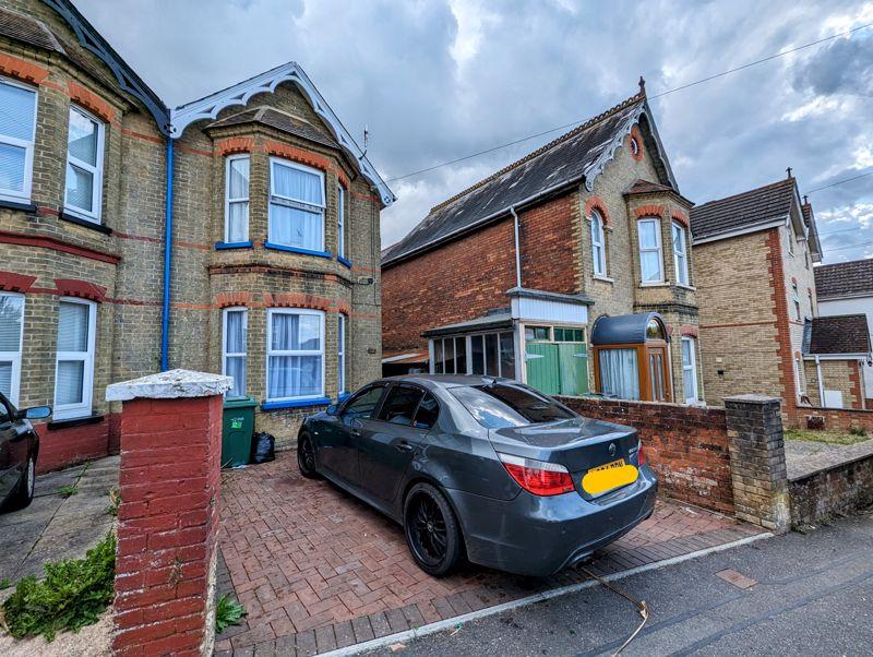 Yarborough Road, East Cowes 3 bed semidetached house for sale £290,000