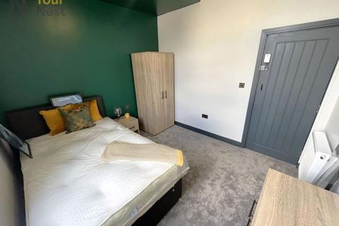 1 bedroom in a house share to rent, Room 4, Oak House, Leeds, LS11 9PG