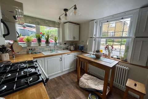 1 bedroom in a flat share to rent, London Road, Farningham , Kent