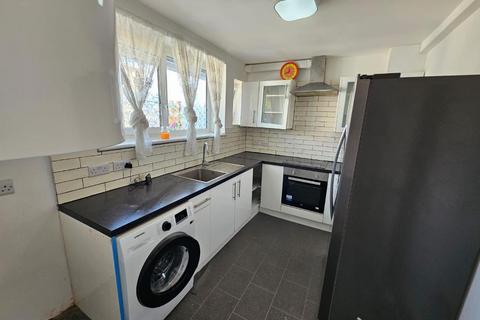 2 bedroom flat to rent, Haddonfield Estate, London, SE8 5AU