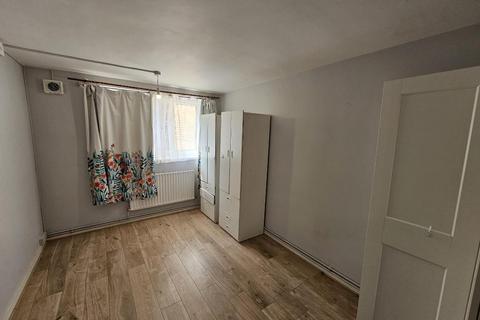 2 bedroom flat to rent, Haddonfield Estate, London, SE8 5AU