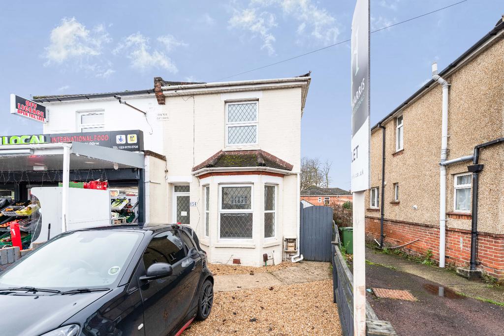Warren Avenue, Southampton SO16 3 bed semidetached house £225,000