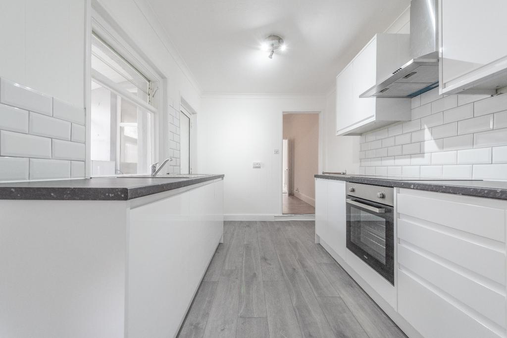 Warren Avenue, Southampton SO16 3 bed semidetached house £225,000