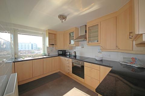 2 bedroom flat to rent, West Cliff Road, Bournemouth,