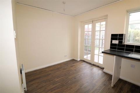 26 Dabbling Close, Erith, DA8 2HW