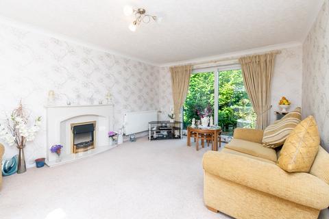2 bedroom bungalow for sale - Birchall Avenue, Culcheth, Warrington, WA3