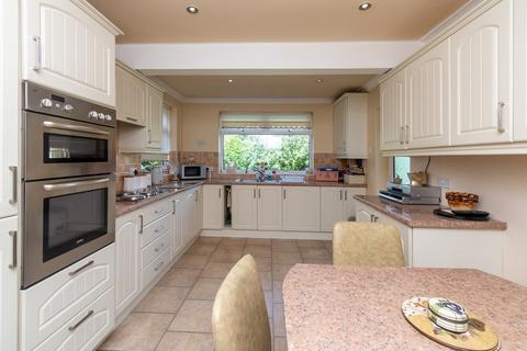 2 bedroom bungalow for sale - Birchall Avenue, Culcheth, Warrington, WA3