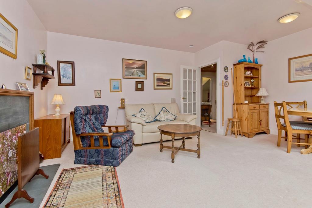 Argyle Street, St Andrews, KY16 2 bed apartment £390,000