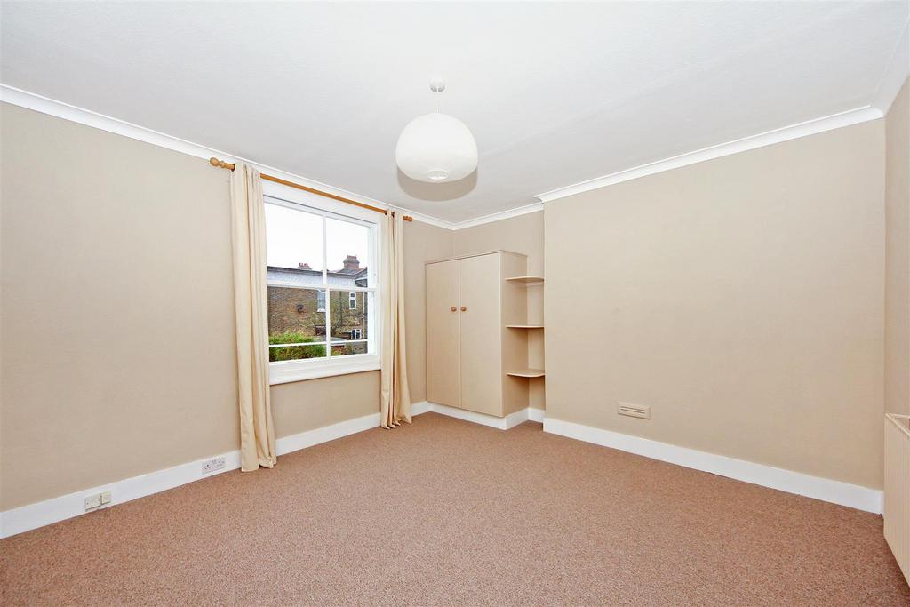 Double bedroom to rear