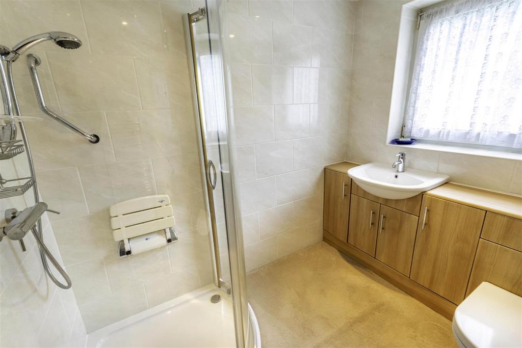 Alternate shower room