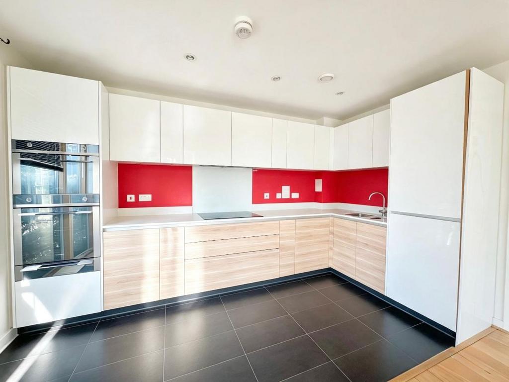 Apartment in Romford - View 3