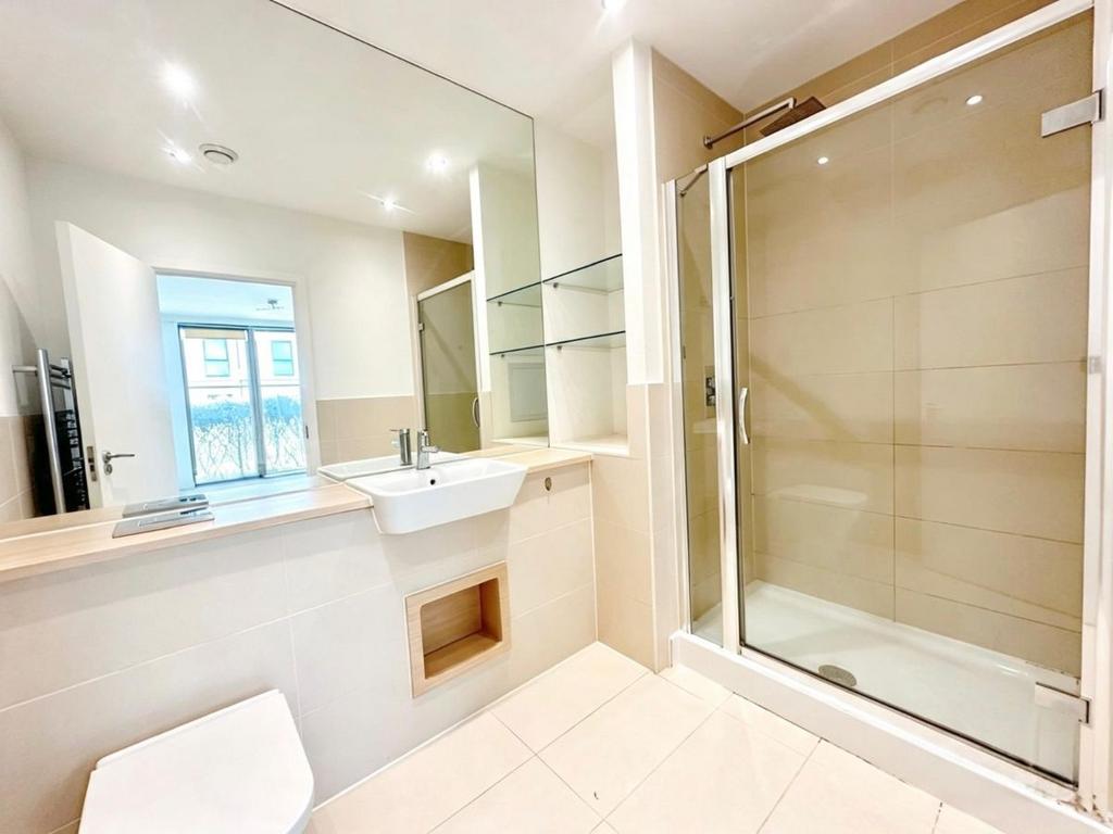 Apartment in Romford - View 5
