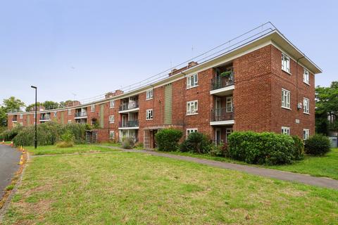 142 Edensor Gardens, London, W4 2RF