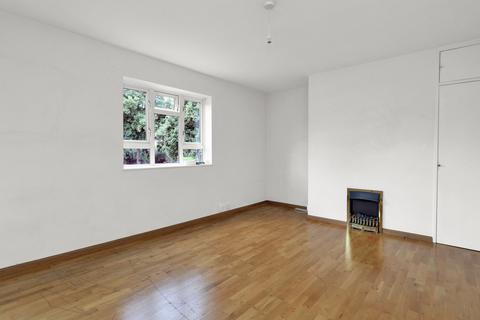 142 Edensor Gardens, London, W4 2RF