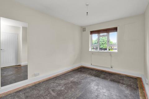 142 Edensor Gardens, London, W4 2RF