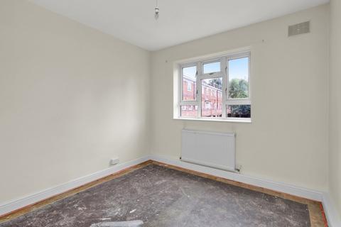 142 Edensor Gardens, London, W4 2RF