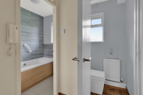 142 Edensor Gardens, London, W4 2RF