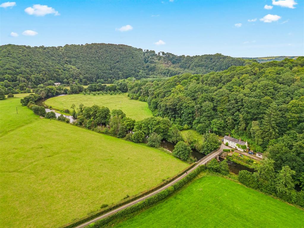 Bampton, Tiverton 3 bed detached house for sale £650,000