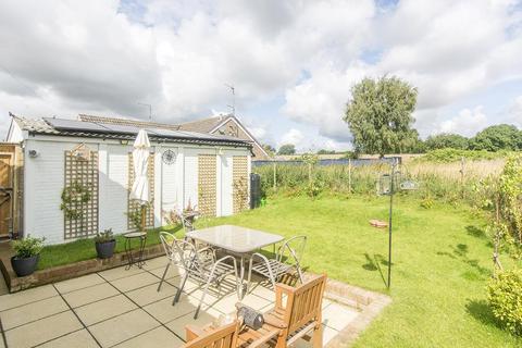 3 bedroom bungalow for sale - Woodwell Hill, Desborough, Kettering