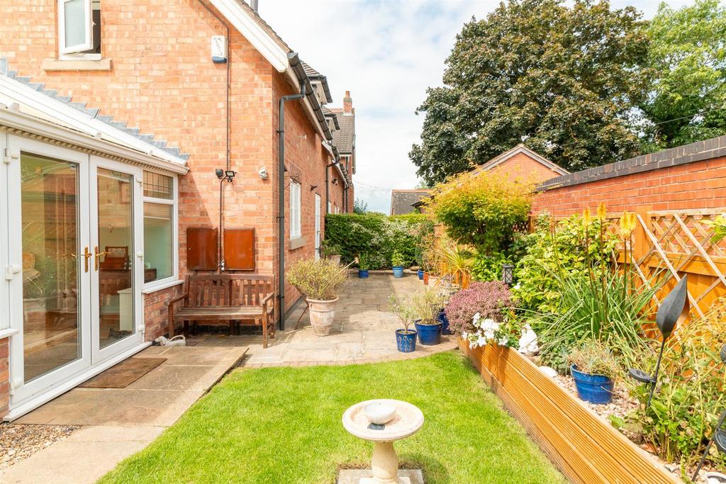 Wilford Road, Ruddington, Nottingham 2 bed barn conversion for sale £