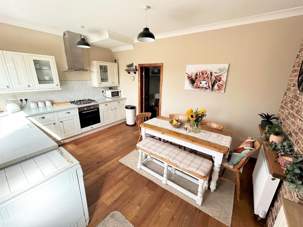 Kitchen 2.jpg