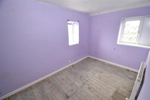 57 Back Lane, Queensbury, Bradford, BD13 1HB