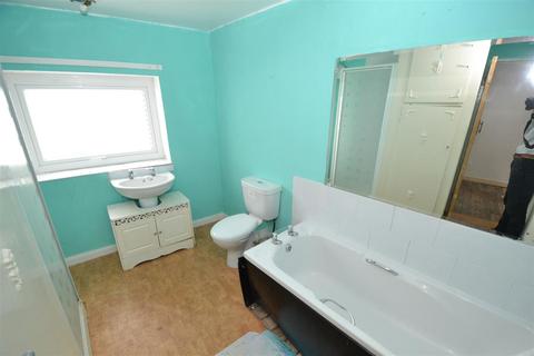 57 Back Lane, Queensbury, Bradford, BD13 1HB