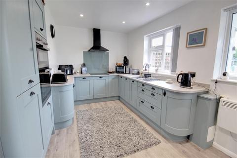 5 Newton Close, Huntley, Gloucester, GL19 3HN