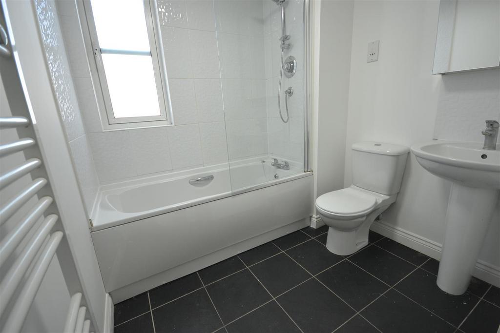 BATHROOM SUITE &amp; SHOWER