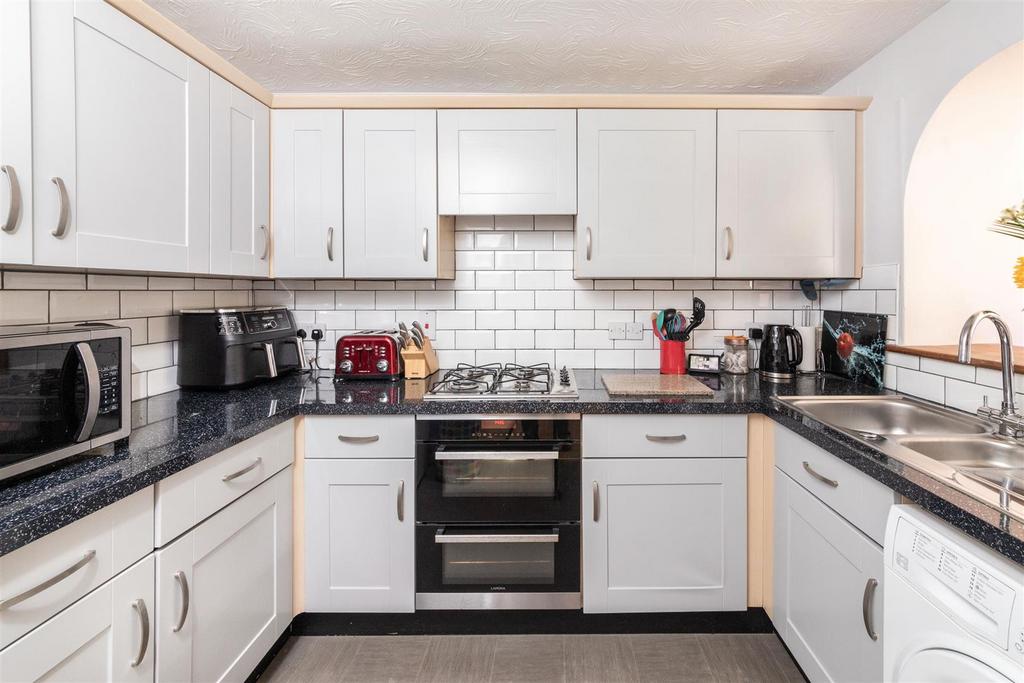 Abbey Brook, Didcot 3 bed end of terrace house for sale £375,000