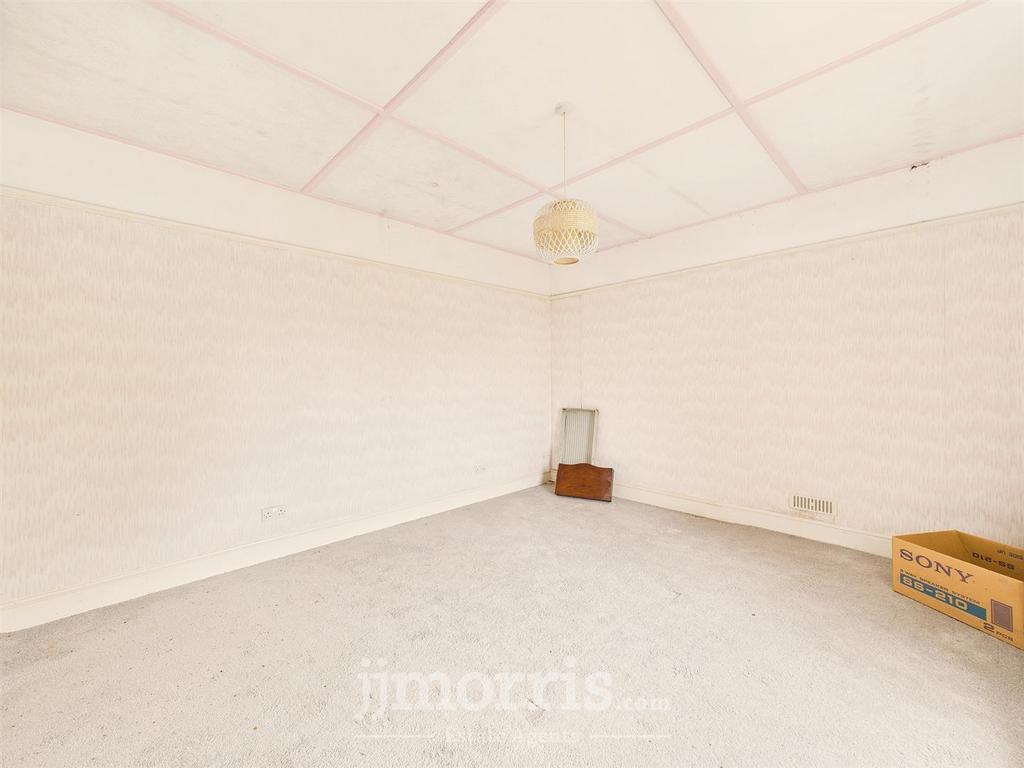 CAM05297 G0-PR0072-STILL027.jpg