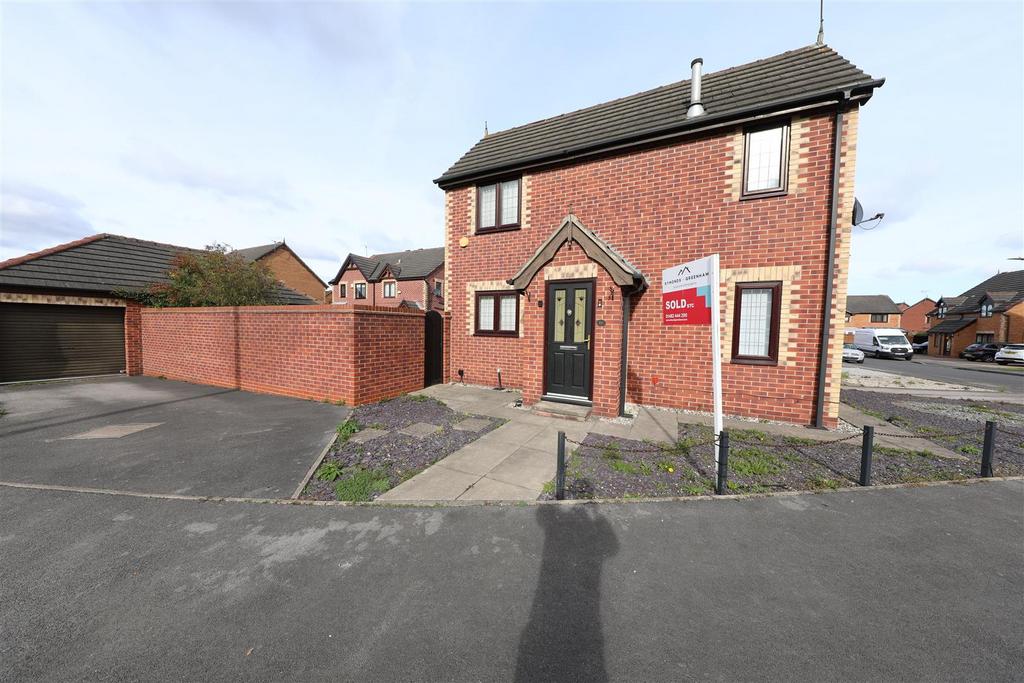 Wisteria Way, Hull 2 bed detached house £150,000