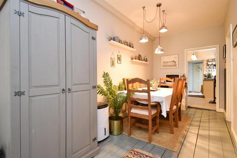 Flat 4, 1 Anglesea Terrace, St Leonards-on-sea, TN38 0QS