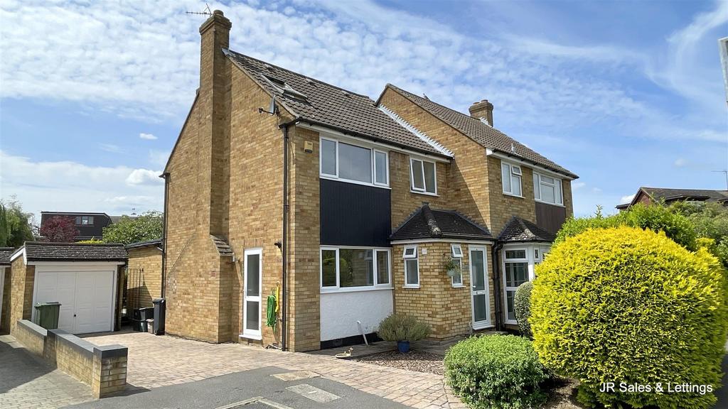Colston Crescent, Goffs Oak 4 bed semidetached house for sale £635,000