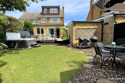 35 Colston Crescent, Goffs Oak, Waltham Cross, EN7 5RS