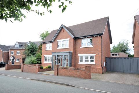 5 bedroom detached house for sale, Oulton Road, Stone
