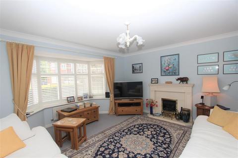 4 bedroom detached house for sale, Wyvern Close, Milton Regis, Sittingbourne