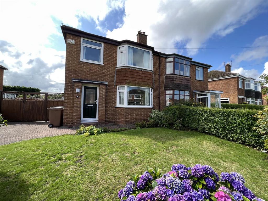 Ridgewood Drive, Pensby, Wirral 3 bed semidetached house for sale £