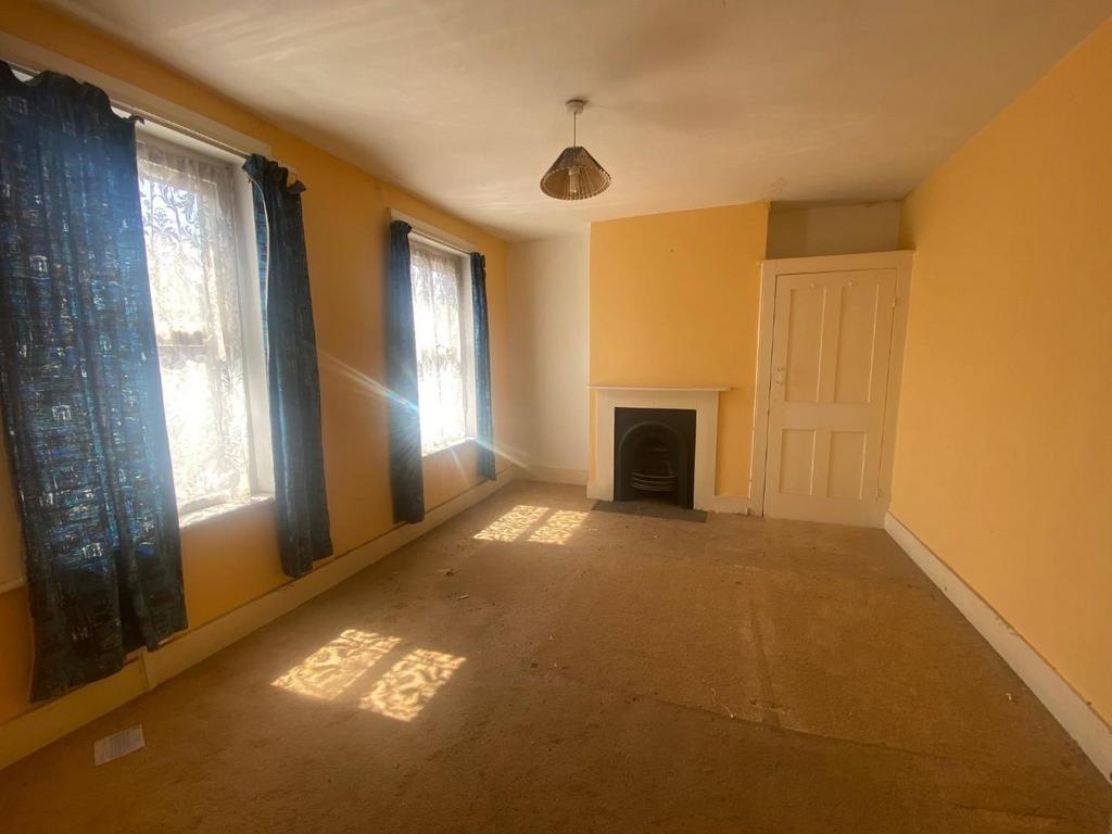 Bedroom 1.jpg