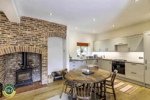 31 Castlegate, Tickhill, Doncaster, DN11 9QP