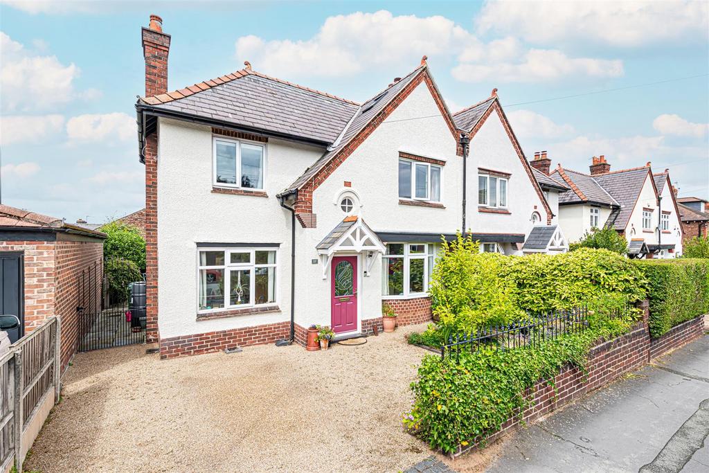 Victoria Road, Stockton Heath, Warrington 3 bed semidetached house for