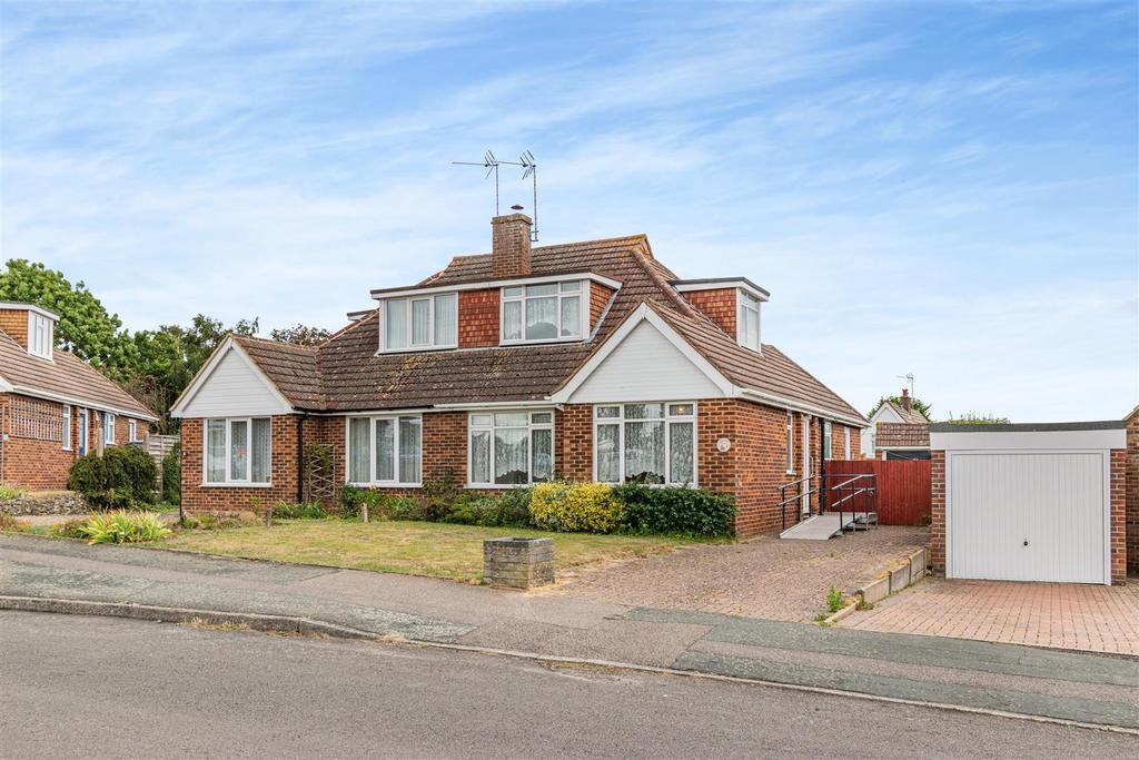 Bramley Crescent, Bearsted, Maidstone 3 bed semidetached house for