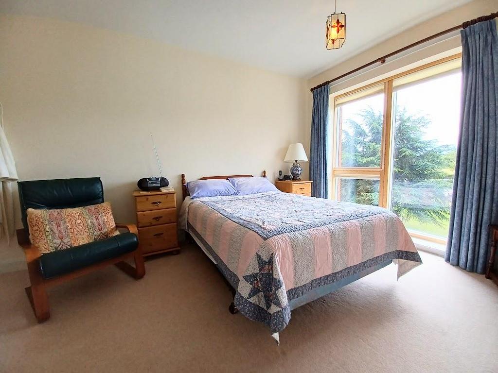 52 chapter house bedroom pic2.jpg