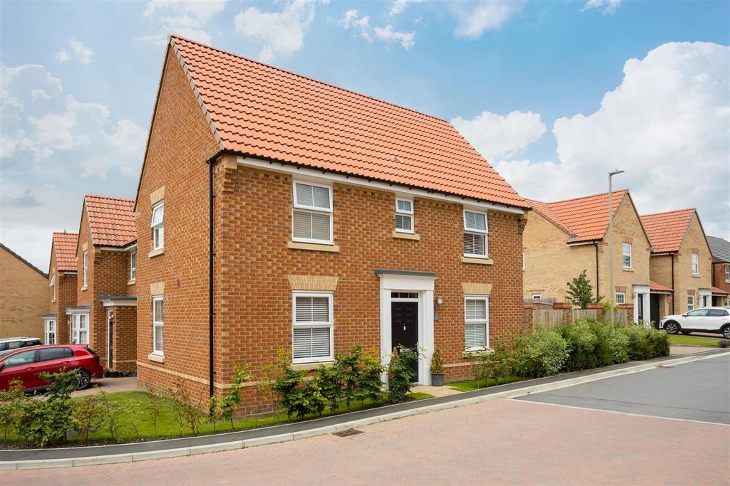 Dove Road, Pickering 3 bed detached house for sale £305,000