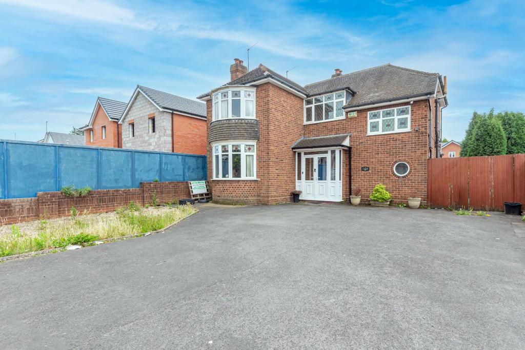 High Street, Brierley Hill 3 bed detached house for sale £