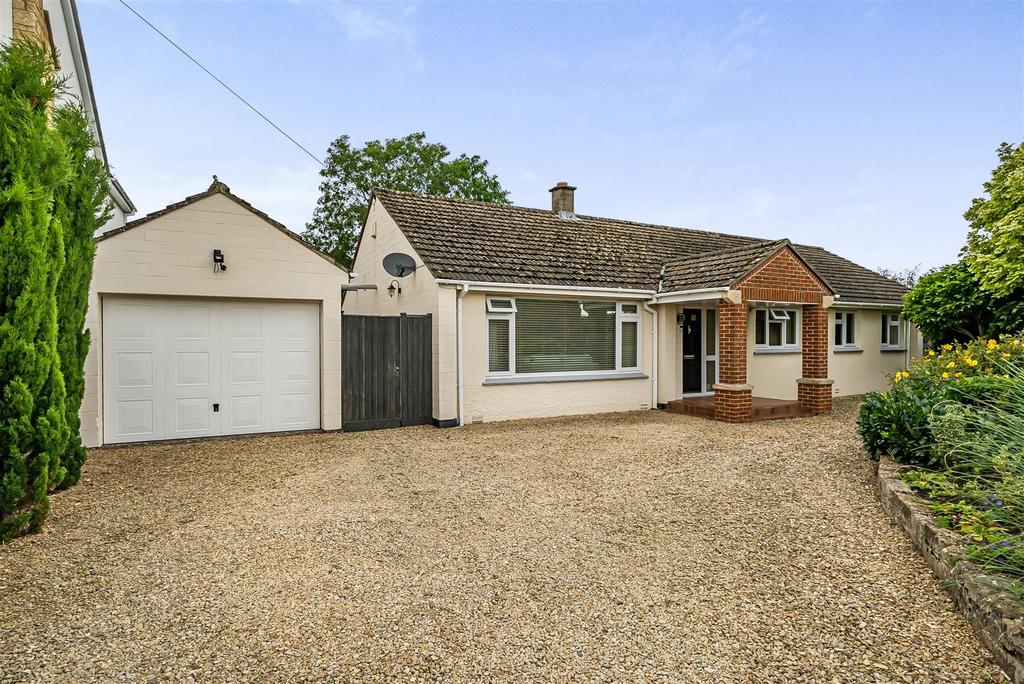 Derriads Lane, Chippenham 3 bed detached bungalow for sale £550,000