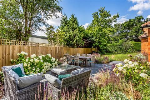 Robertsfield Holland Road, Oxted, RH8 9BQ