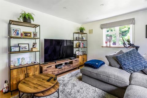 Robertsfield Holland Road, Oxted, RH8 9BQ