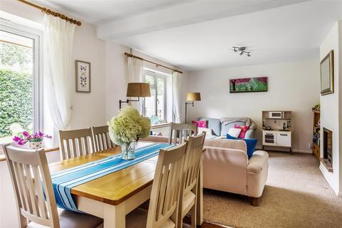 Robertsfield Holland Road, Oxted, RH8 9BQ